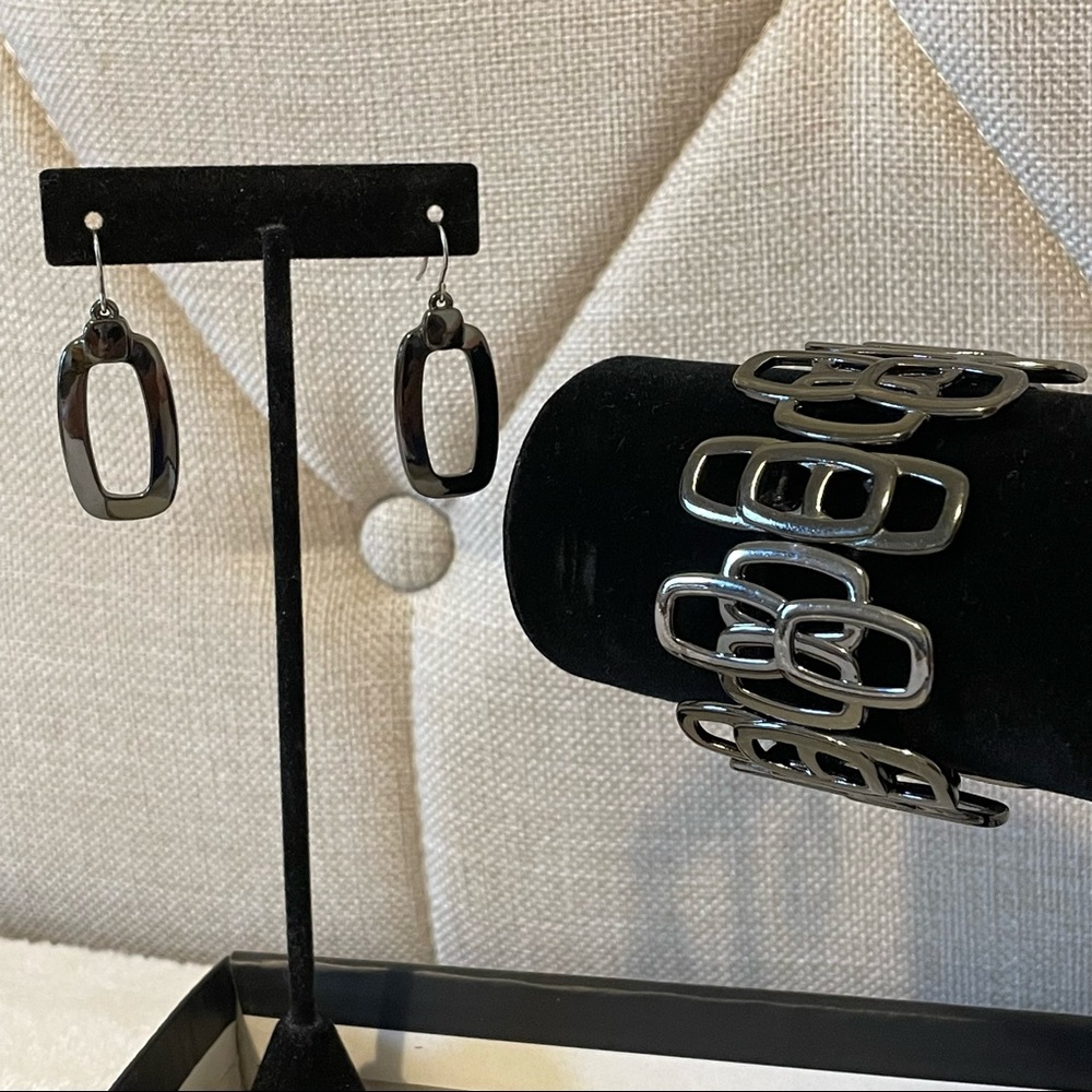 Matching set bracelet & earrings